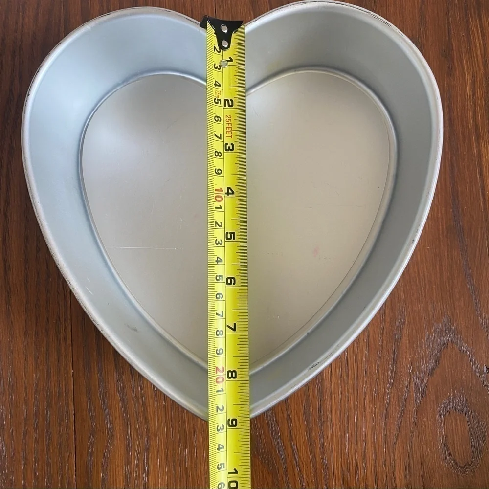 Vintage Valentine Wilton heart pan with insert
